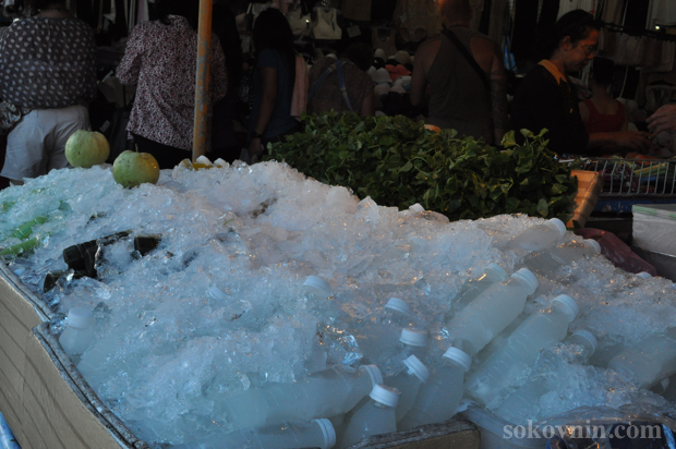 Продажа воды в Бангкоке