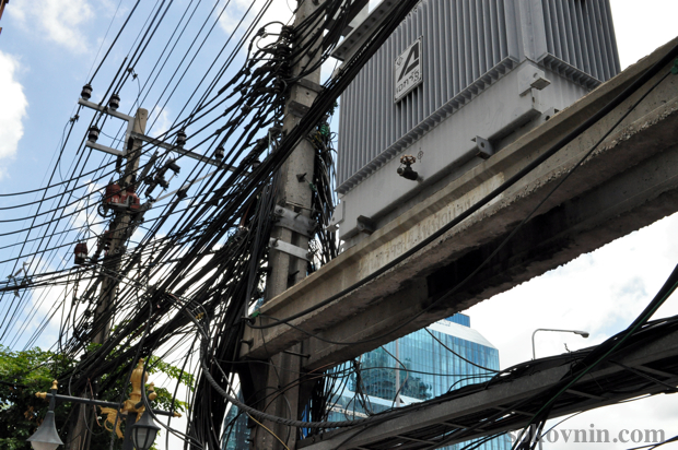 Провода на столбах в Бангкоке