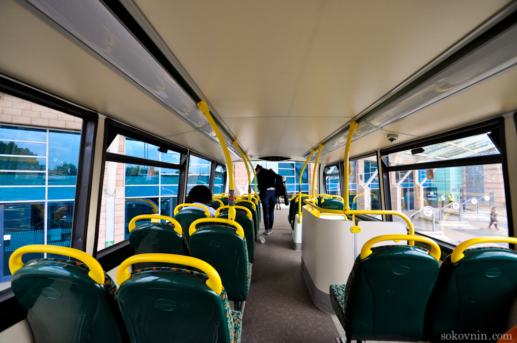 Двухэтажный автобус из аэропорта Манчестера
