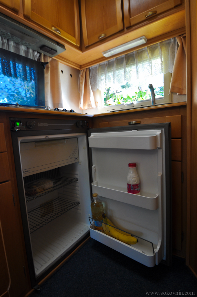 Холодильник в автодоме