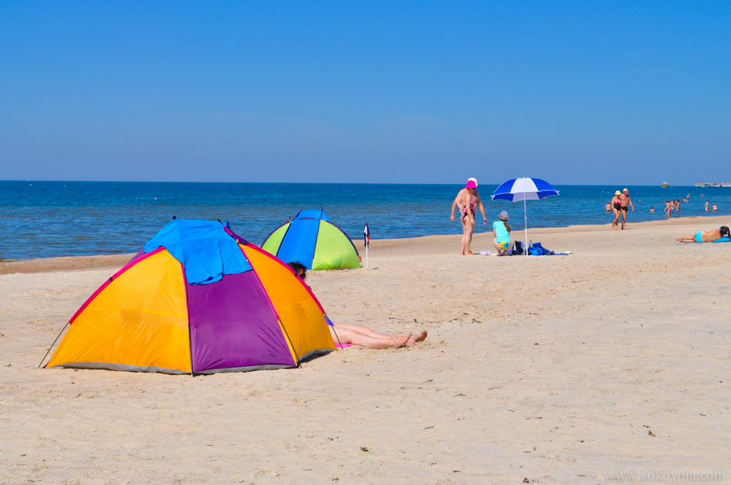 Палатки от ветра и солнца на пляже