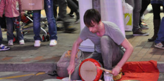 Уличные музыканты в Гонконге Уличный музыкант в Гонконге