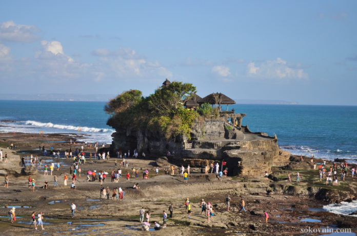 Храм на воде Танах Лот - Бали